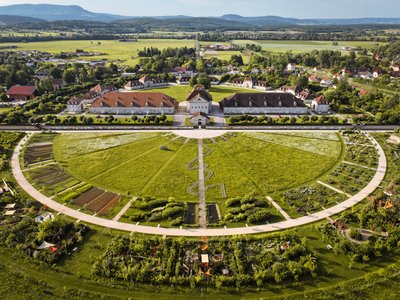 Vue sur le demi-cercle de la saline