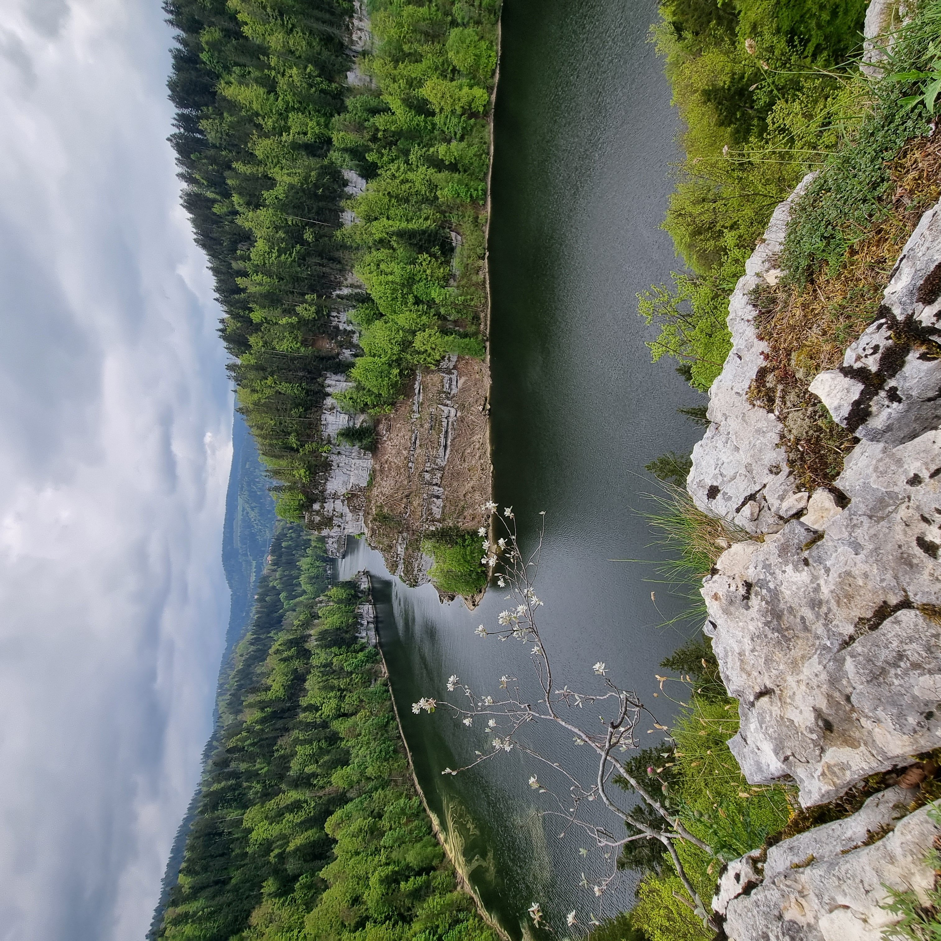 Le Rocher de la Vierge au-dessus du Doubs