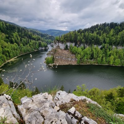 Le Rocher de la Vierge au-dessus du Doubs