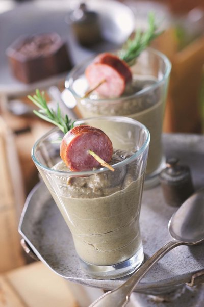 CRÈME DE LENTILLES ET SAUCISSE DE MONTBELIARD EN BROCHETTE DE ROMARIN_1