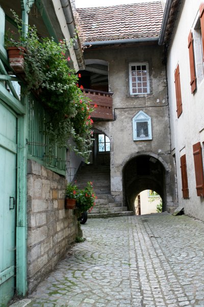 LA BASSE COUR_1