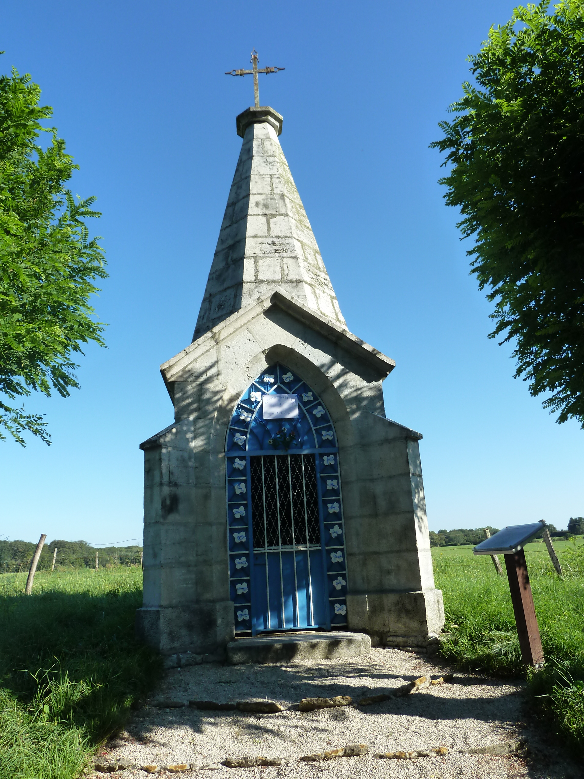 CHAPELLE DE LA GROTTE DES ESSARDS_1