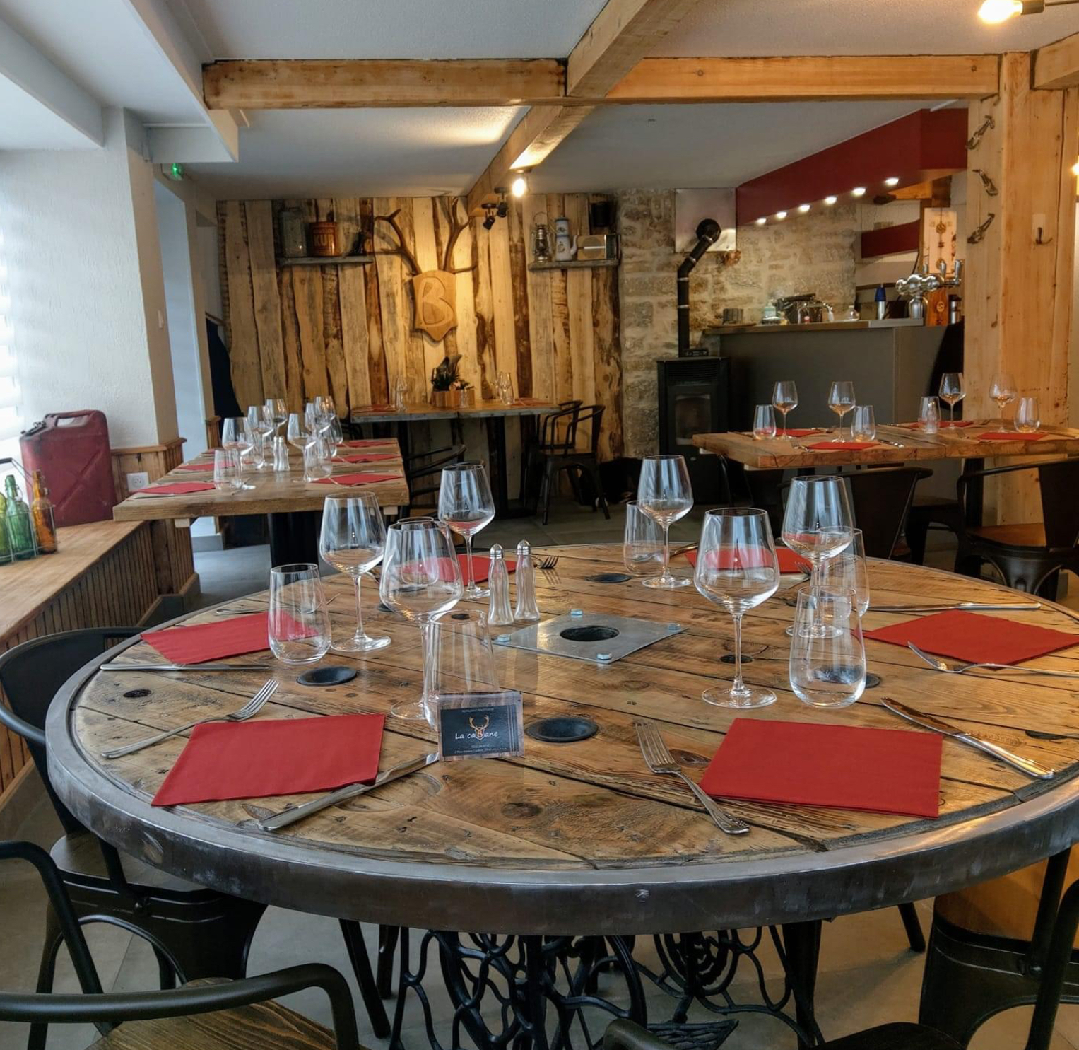Restaurant-La Cabane-Villerslelac-salle