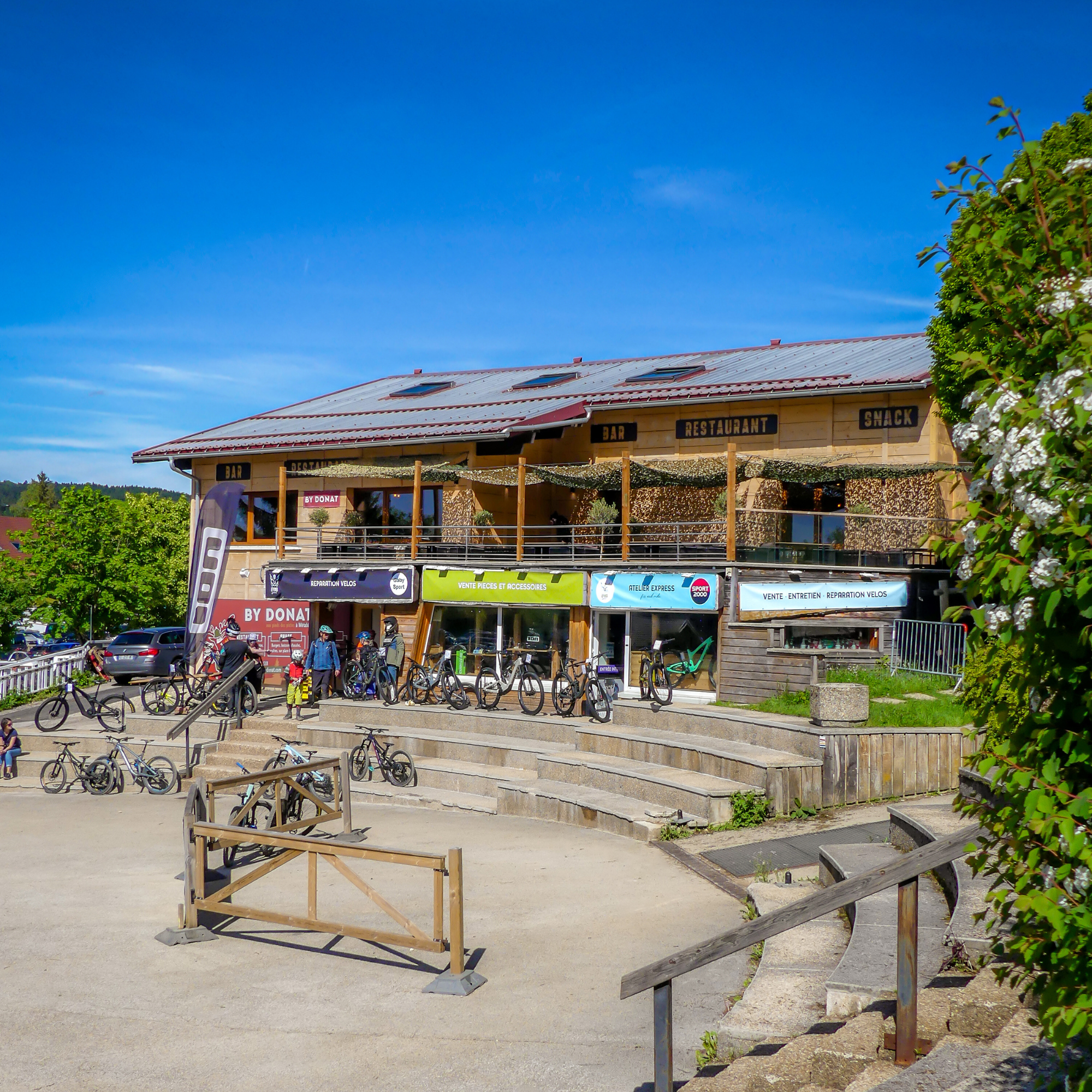 Atelier Express · loin