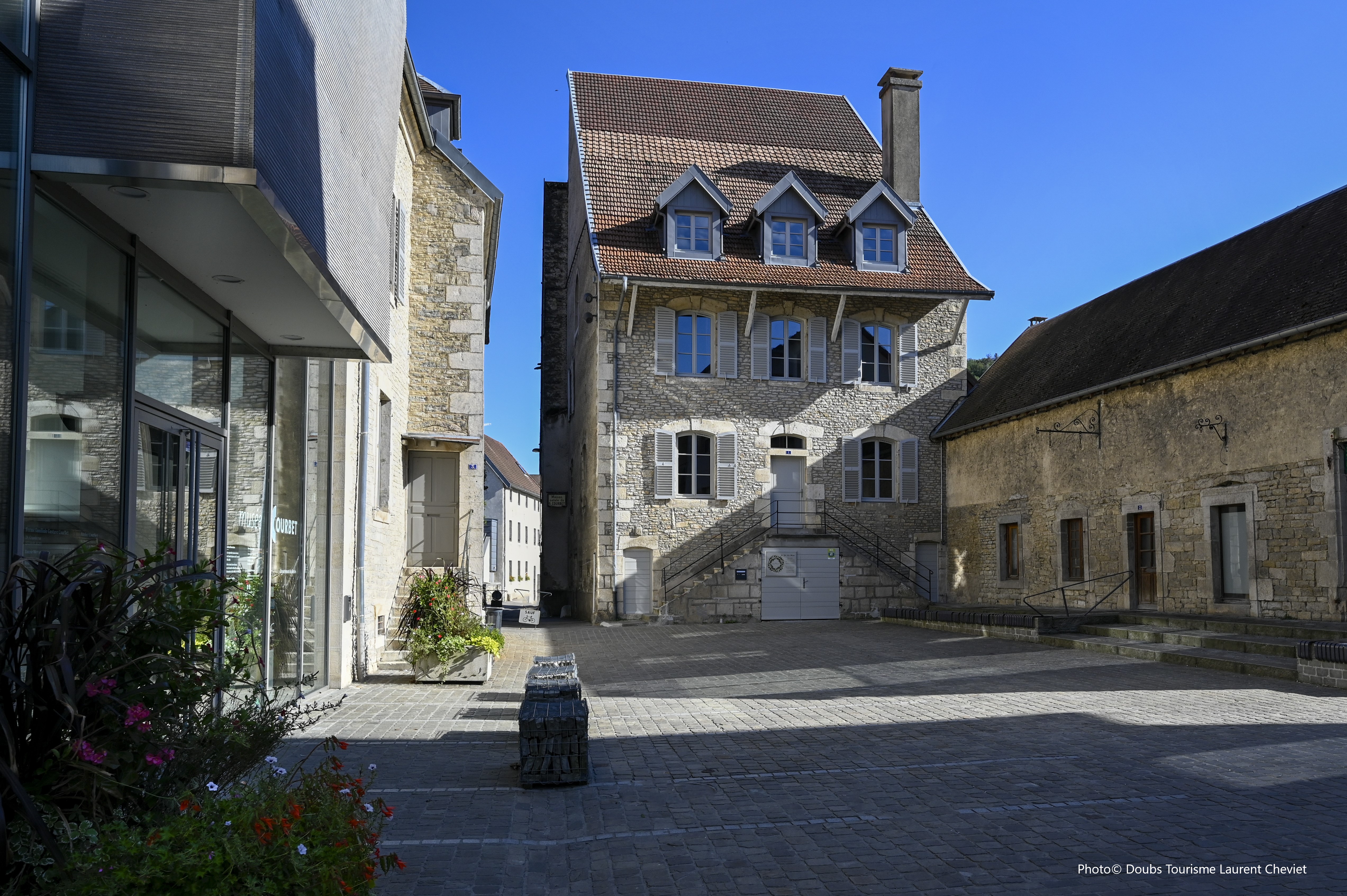 Les Muses - La place