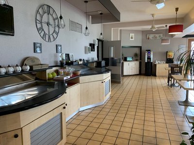 Salle petit déjeuner Brithôtel
