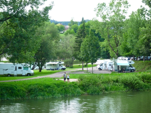 AIRE DE SERVICE ET STATIONNEMENT POUR CAMPING-CARS - BATEAUX DU SAUT DU DOUBS_1