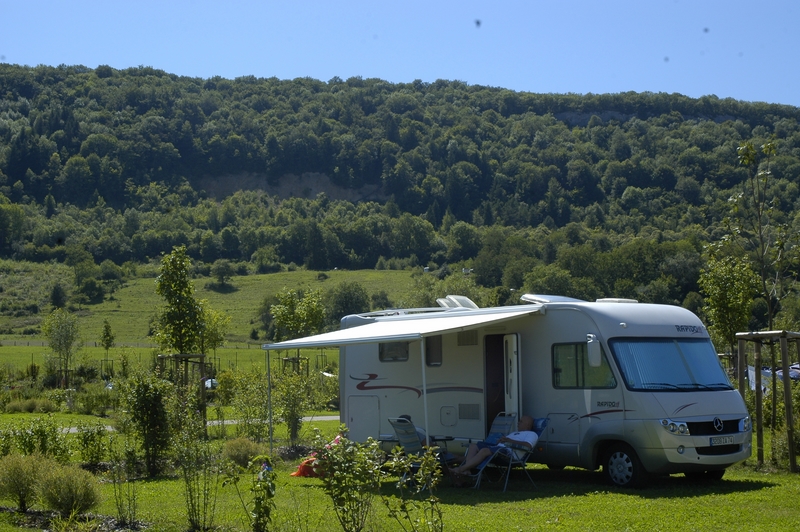 AIRE D'ACCUEIL - CAMPING ÉCOLOGIQUE LA ROCHE D'ULLY_1