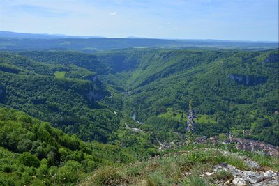 Vue sur la vallée de la haute Loue