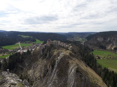 Vue sur le Château de Joux depuis le Fort
