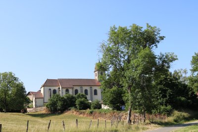 L'Église, au centre du prieuré