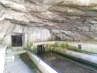Le lavoir sous roche