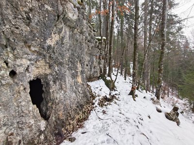 Grotte à Pierre du Bourg