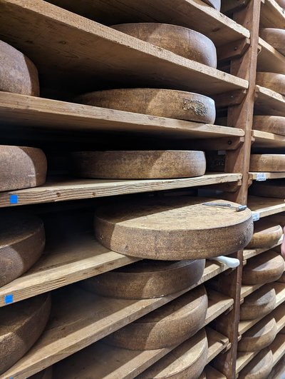 Comté à la fromagerie de Lomont