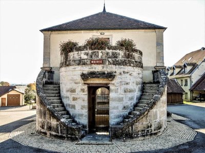 Mairie-lavoir de Gennes