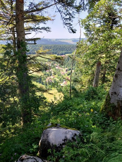 Point de vue sur le village de Derrière le Mont