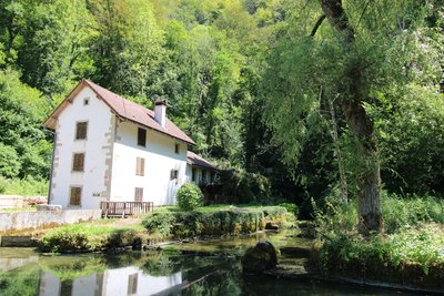 Moulin et source de la Doue