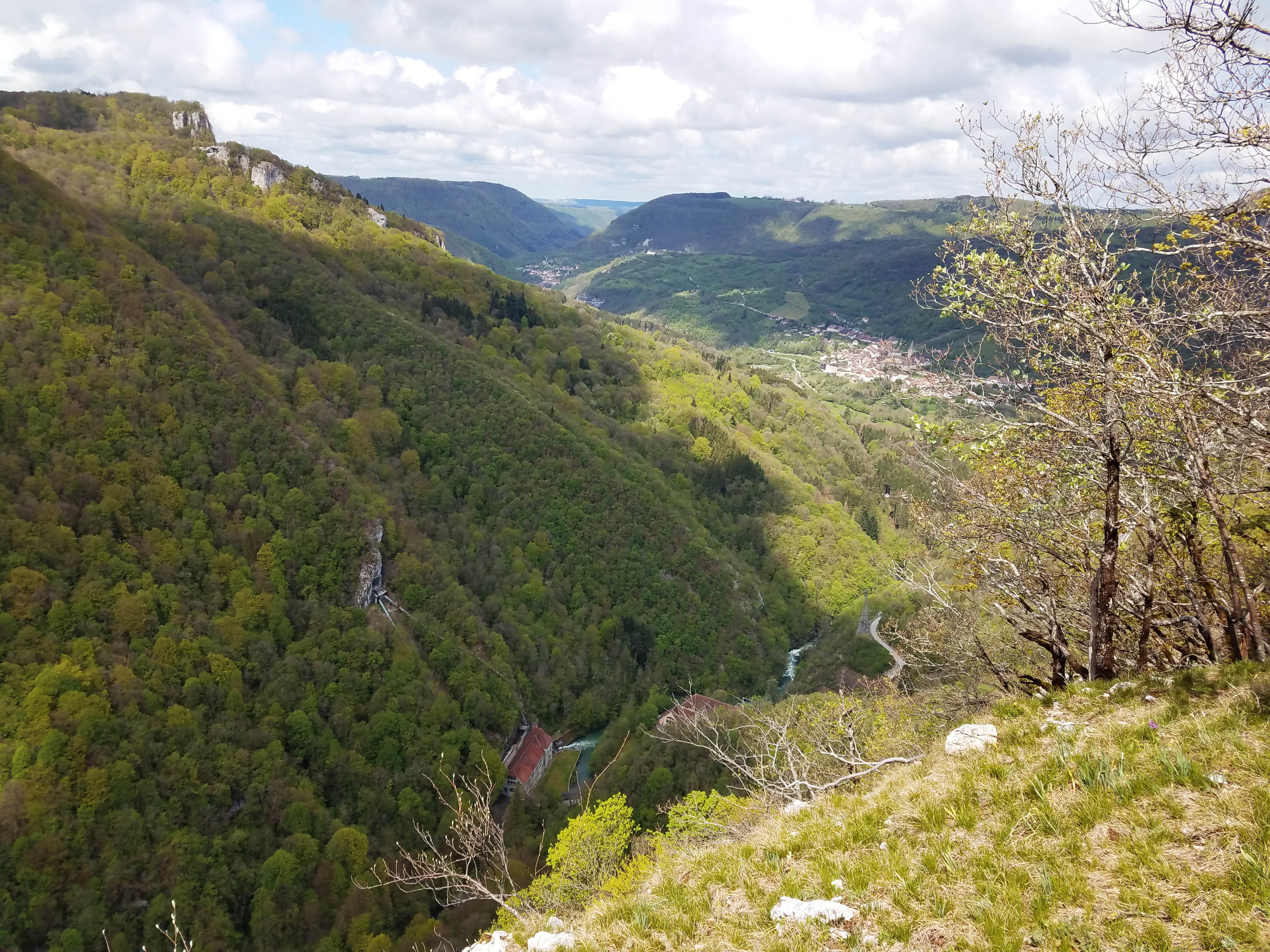 Vallée de la Loue depuis les Aiguillons de Brasse