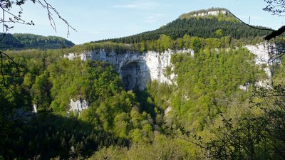 Nans-sous-Sainte-Anne, la Grotte Sarrazine