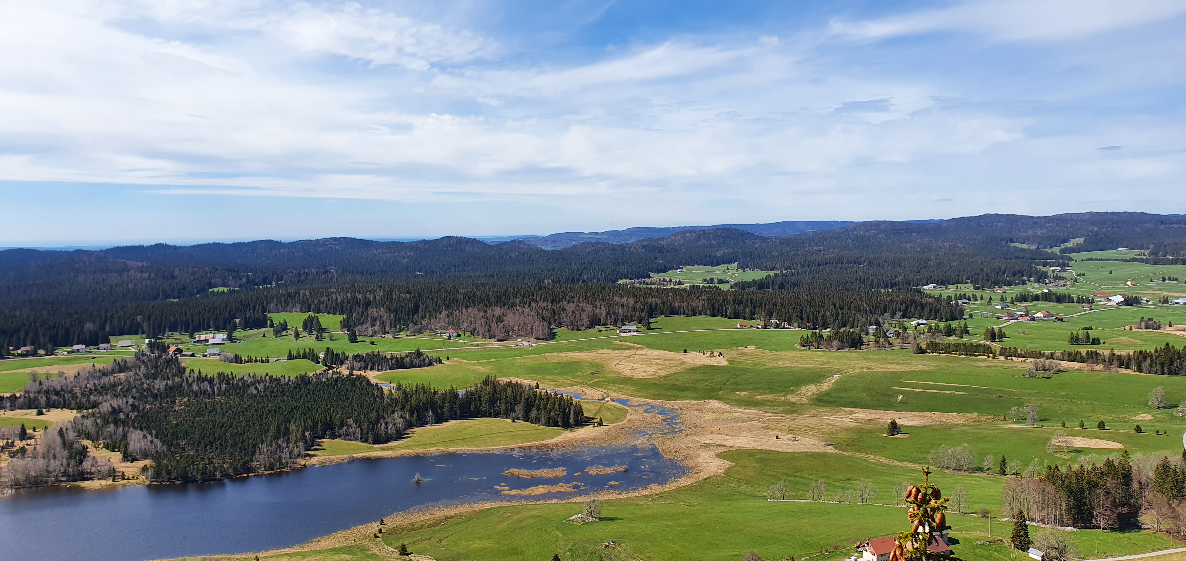 Point de vue de la Roche Champion, du lac des Mortes et de Chapelle-des-Bois