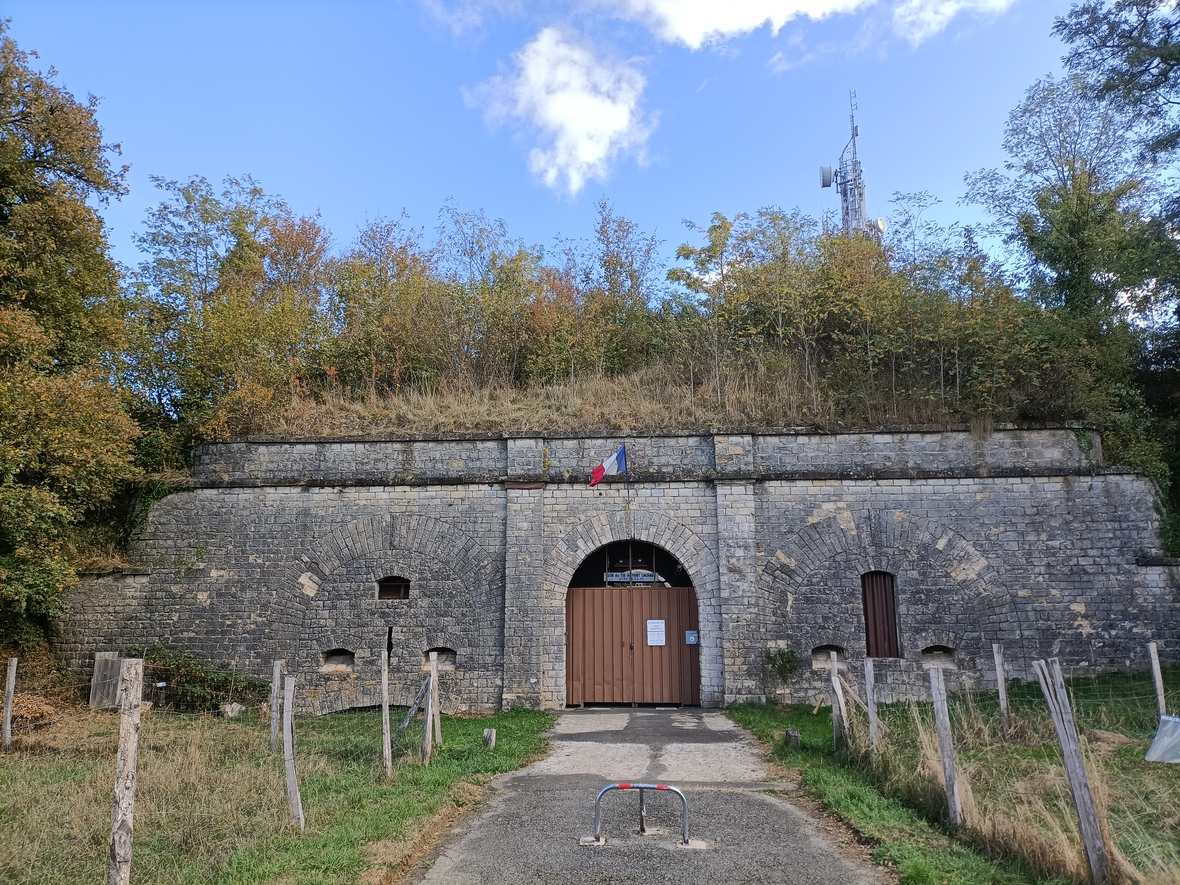 Entrée du fort Lachaux