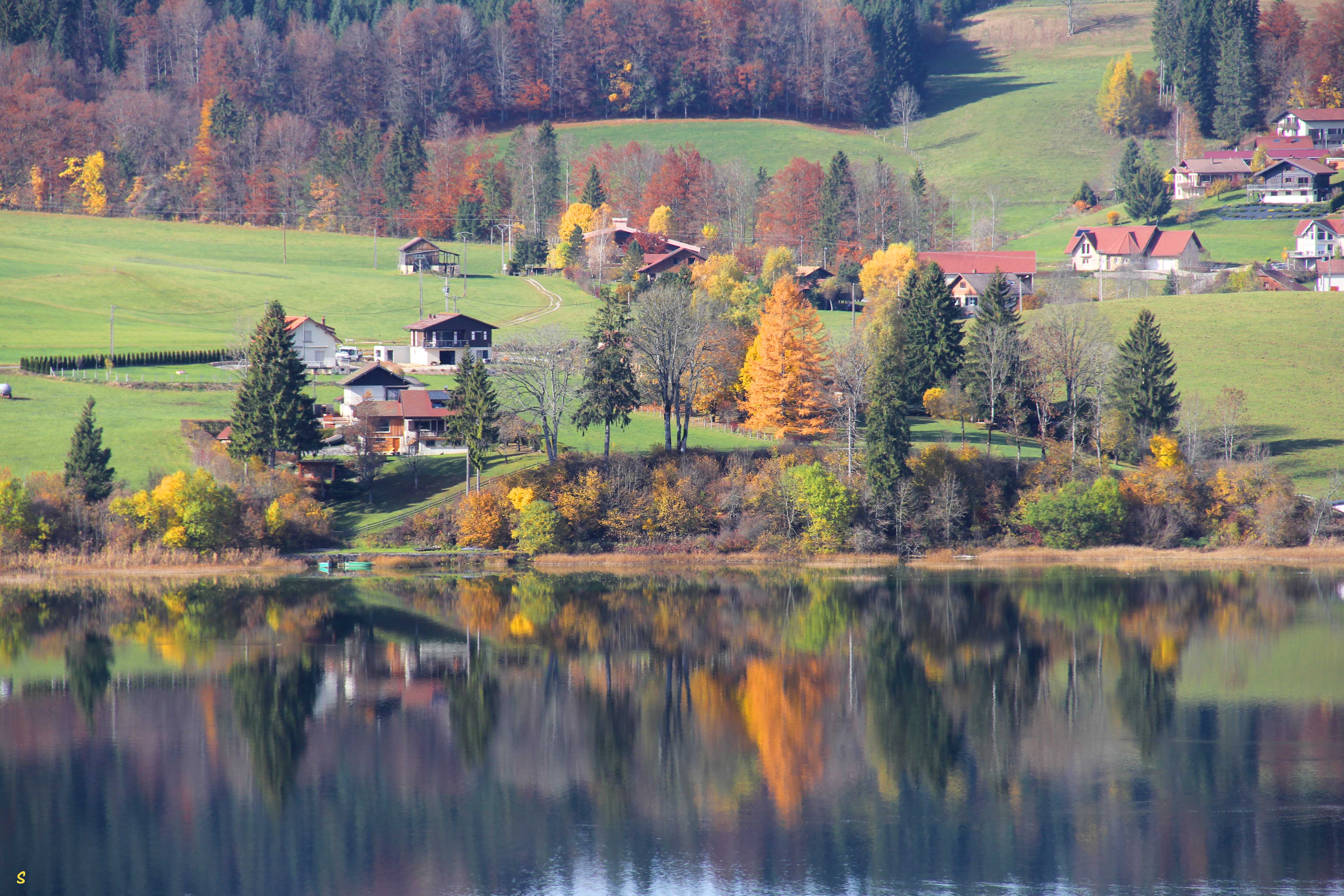 Lac de Saint Point en automne