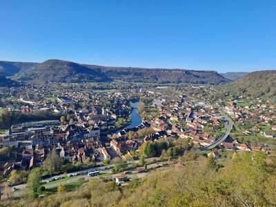 Point de vue sur Ornans depuis la Roche du Mont