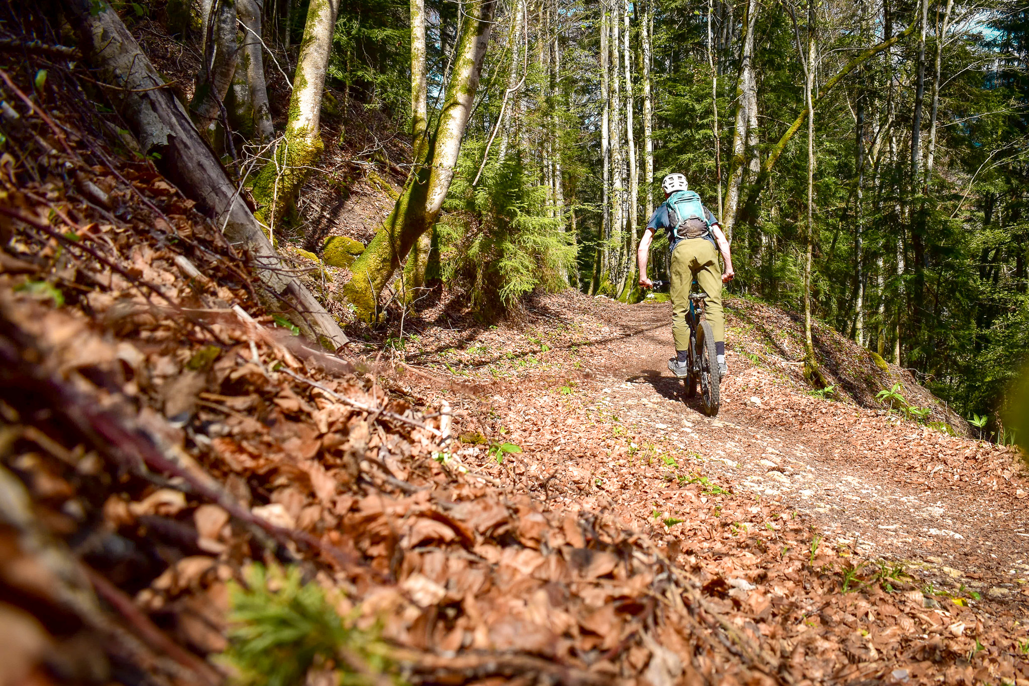 Sentier en balcon dans les gorges du Doubs
