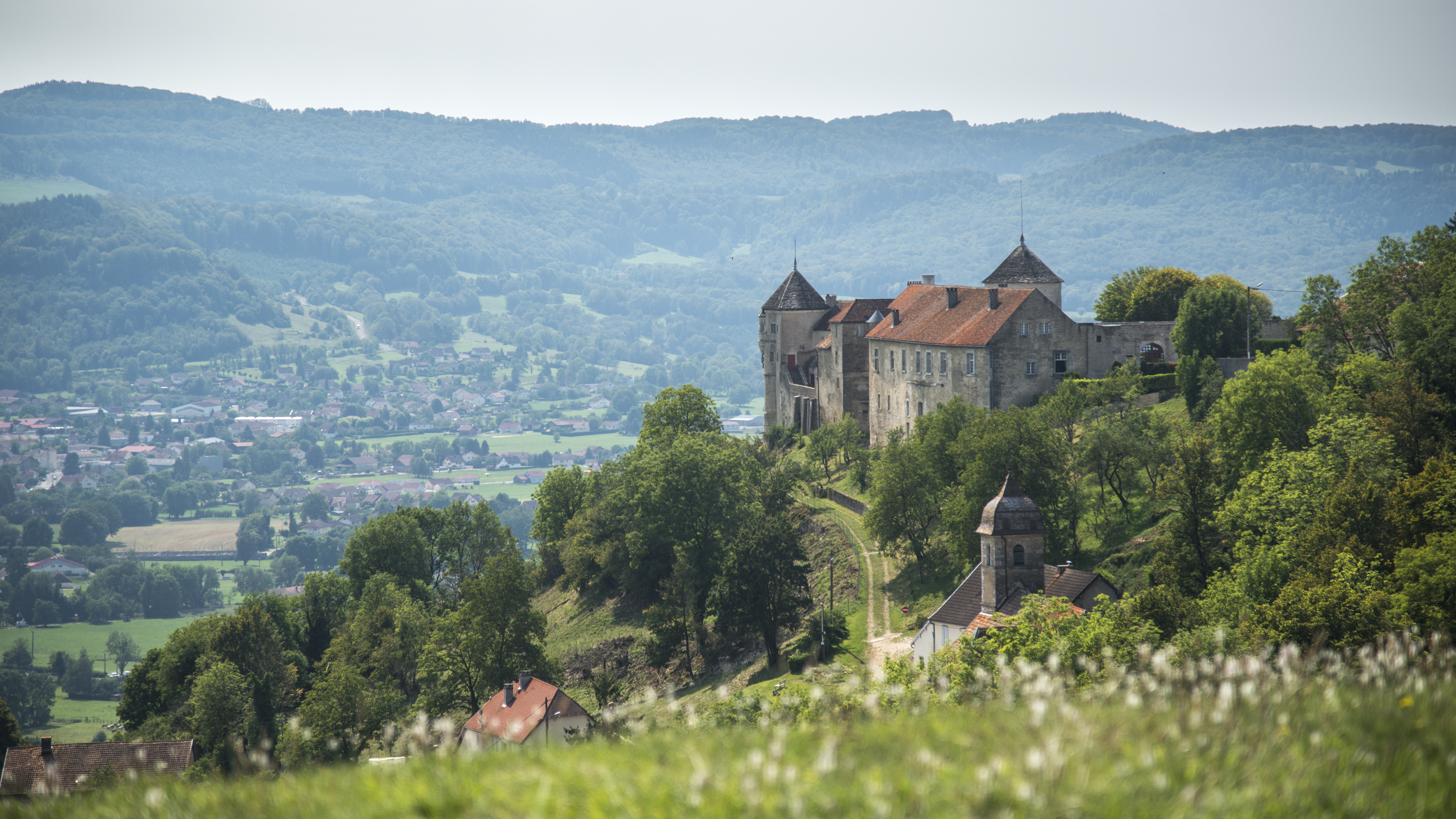 Château et village de Belvoir
